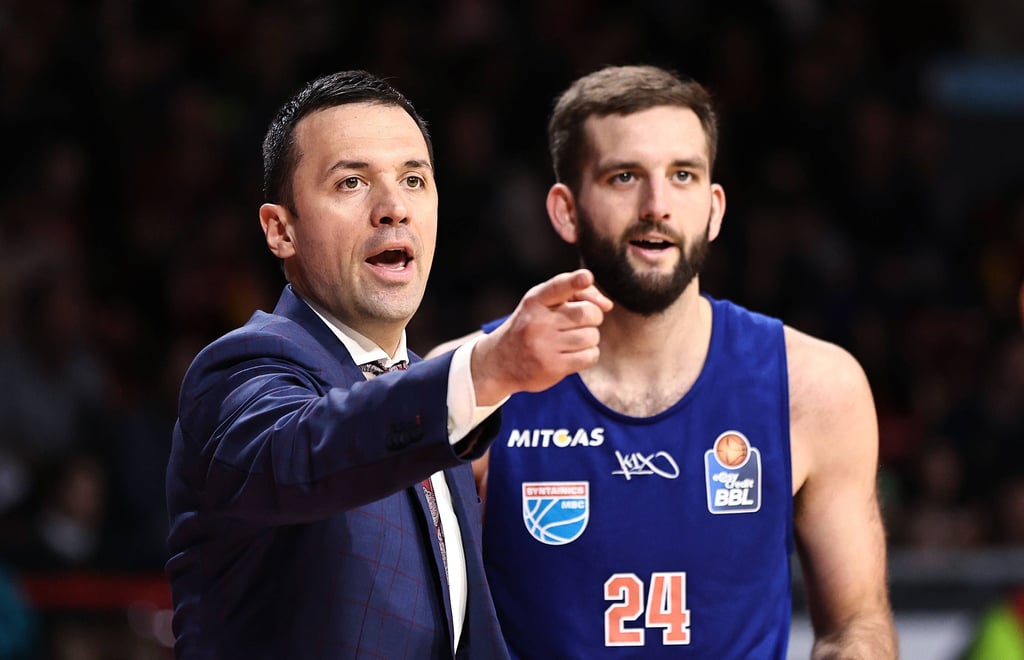 MBC-Trainer Igor Jovovic mit Mitchell Ballock.