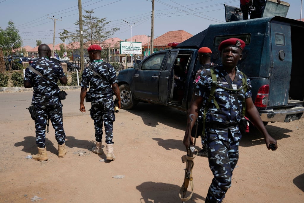 Nigerianische Sicherheitskräfte auf einer Patrouille (Archivbild).