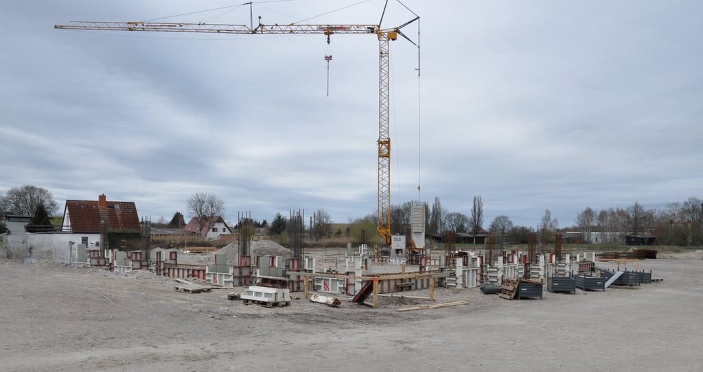 In der Geschwister-Scholl-Straße in Genthin wird ein Drogeriemarkt neu gebaut.
