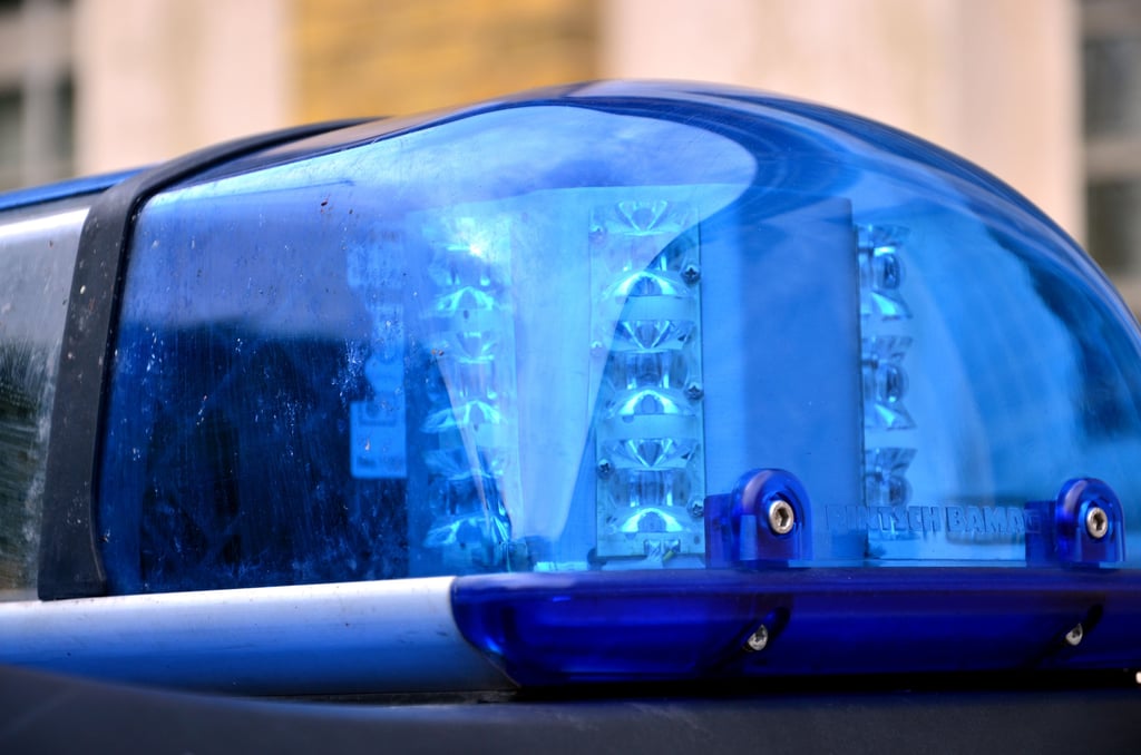 Schwerer Verkehrsunfall am 6. April auf der B188 zwischen Miesterhorst und Mieste: Ein VW kollidiert mit einem auf der Straße liegenden Fußgänger.