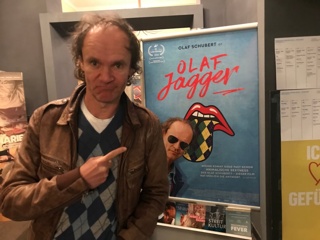 Animalisch sexy: Olaf Schubert, hier zu Gast im Puschkino in Halle, kann nur von einem ganz Großen abstammen - von Mick Jagger!