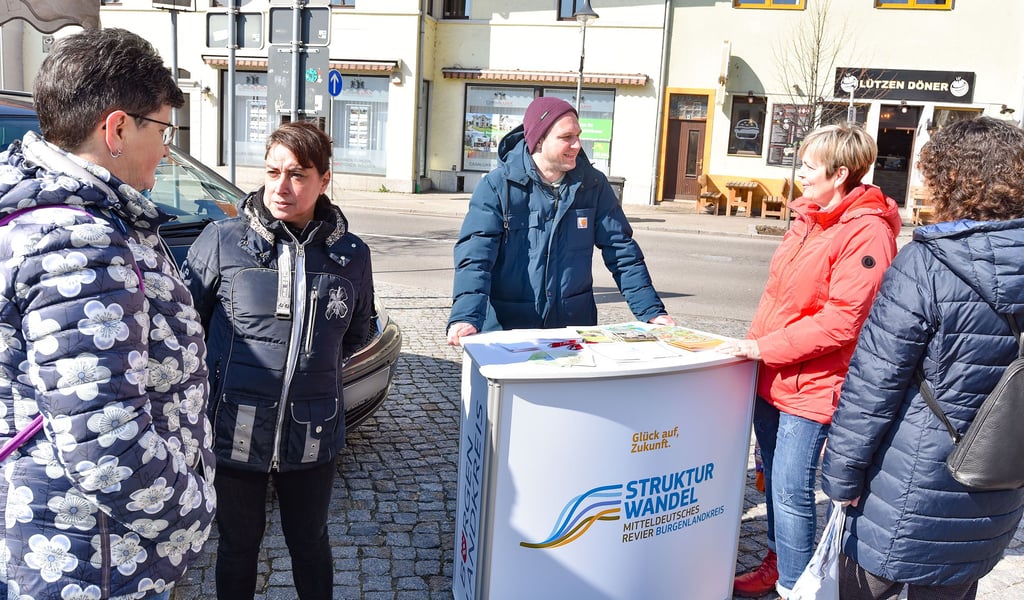 In Lützen tauschten sich am Donnerstag unter anderem Carmen Hoffmann mit Katja Wendland und Christian Astroth mit Heike Bergström (v.l.n.r.) aus.