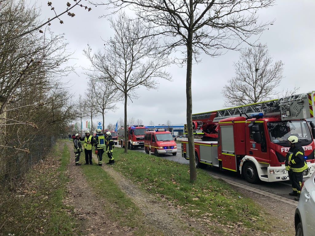 Die Freiwillige Feuerwehr Sangerhausen im Einsatz an der Riestedter Straße.