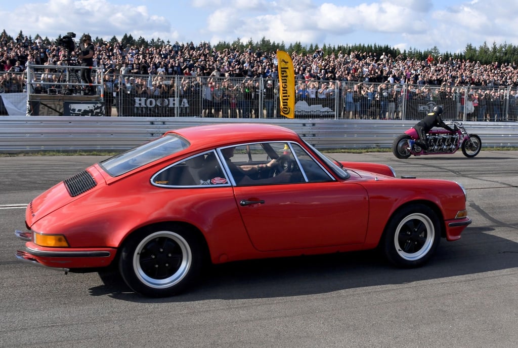 Der rote Porsche von Holger "Holgi" Henze 2018 bei der Neuauflage des "Werner-Rennens".