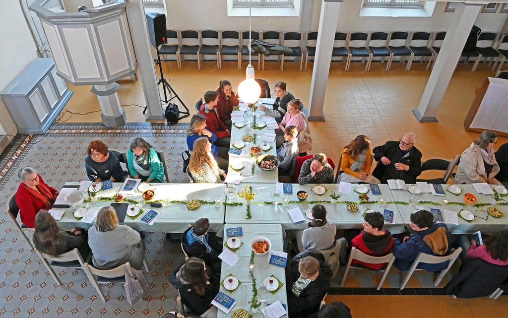 Tischabendmahl in der Kirche St. Georg in Raguhn