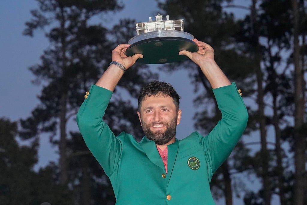 Feierlaune im grünen Jackett: Jon Rahm feiert seinen Sieg beim Masters in Augusta.