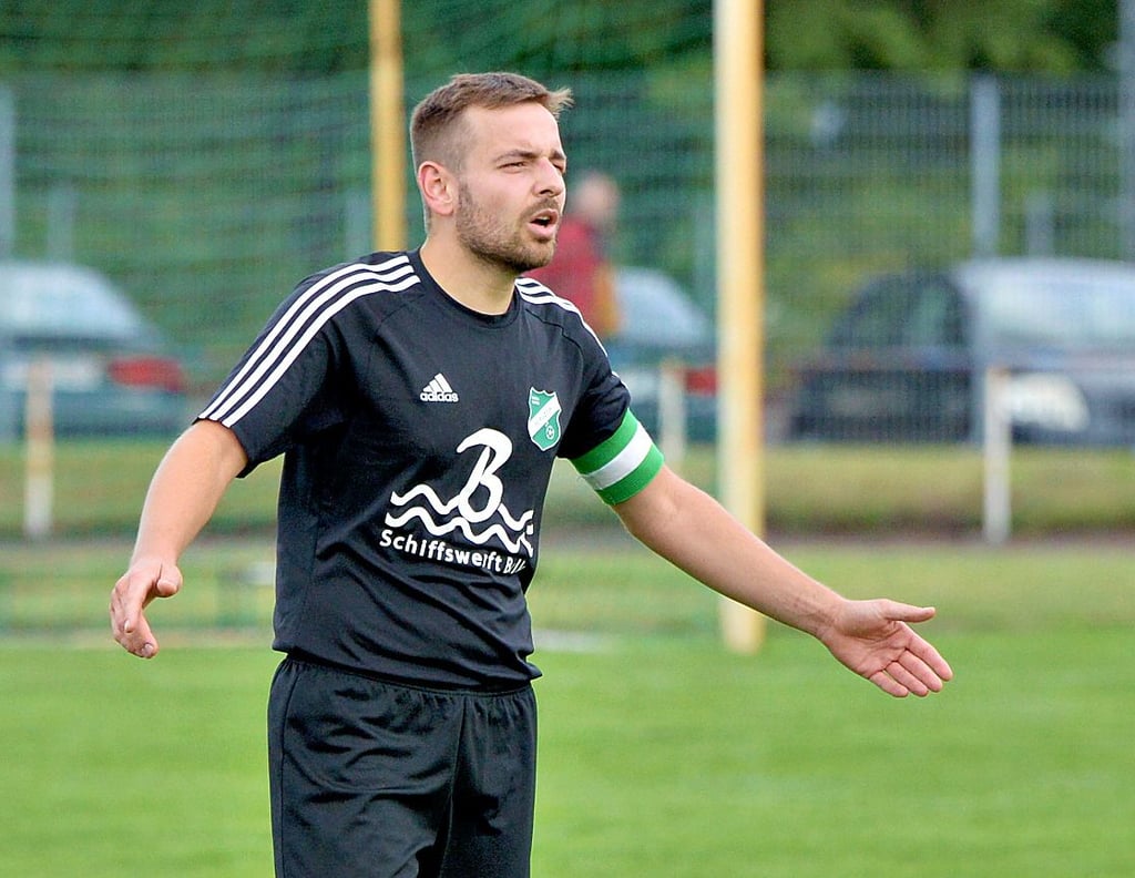 Bergzows Kapitän Tim Böhnke schaut ratlos. Er und seine Mannschaft standen im Heimspiel gegen Gerwisch auf verlorenem Posten.