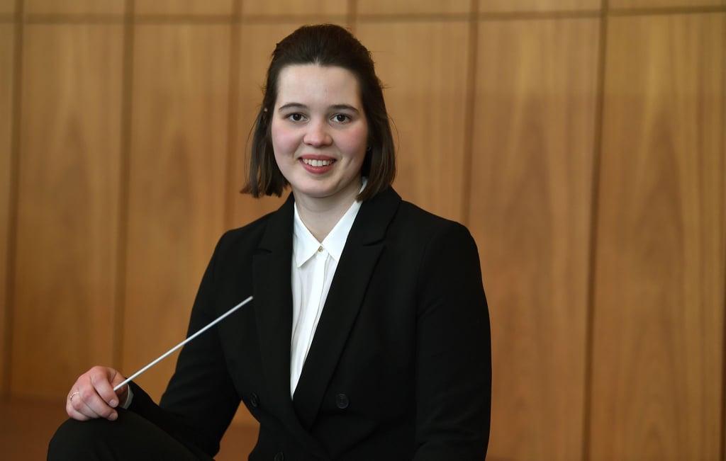 Die Nachwuchs-Dirigentin Mareike Jörling hat nicht vor, den Taktstock wieder aus der Hand zu legen.