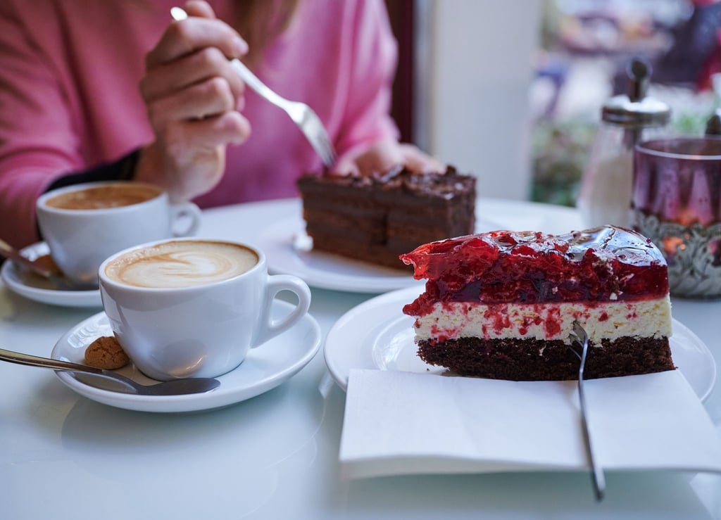 Die Nachmittagsmahlzeit mit Kaffee und Kuchen bleibt bei den Menschen in Deutschland beliebt.