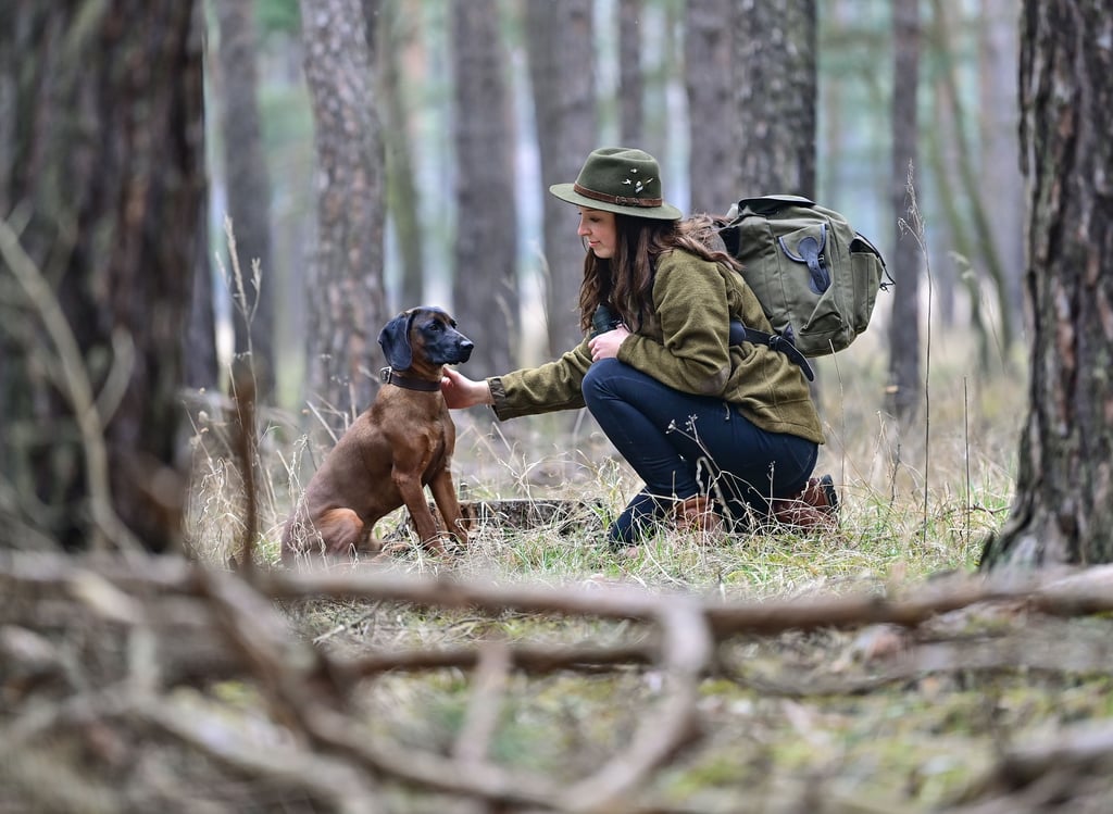 Frauen kommen häufig über ihren Hund zur Jagd. Die bietet eine gute Gelegenheit, mit dem eigenen Vierbeiner intensiv Zeit zu verbringen.