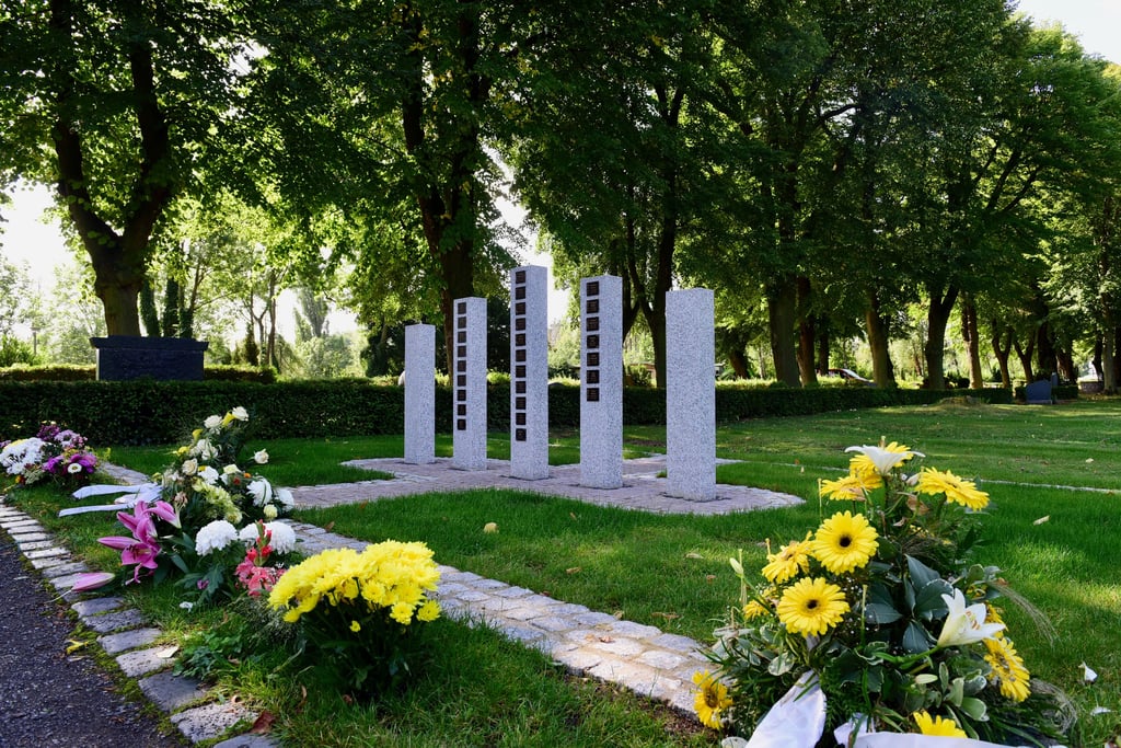 Auf dem Friedhof in Hettstedt gibt es eine solche halbanonyme Grabstätte.