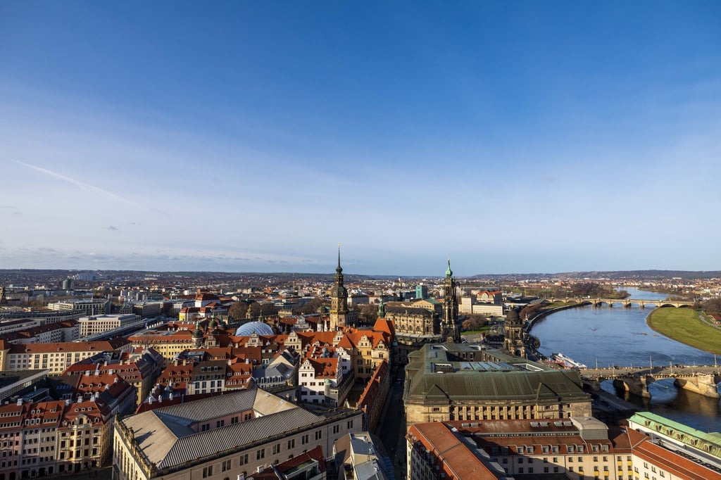 Blick auf die Altstadt von Dresden, aufgenommen von der Kuppel der Frauenkirche aus.