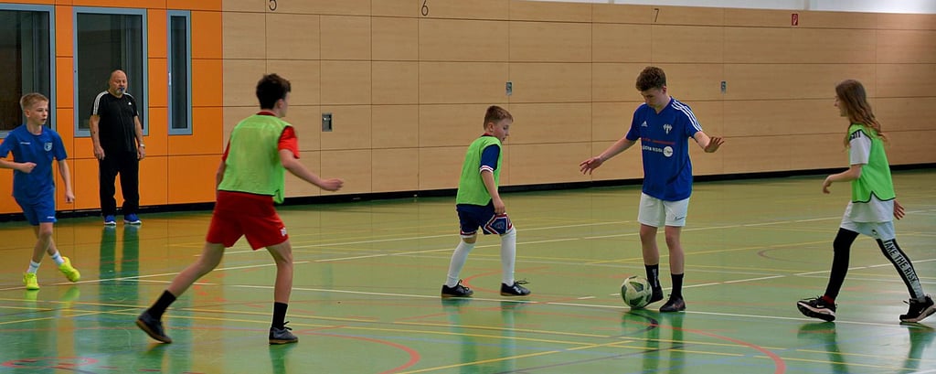 DRK-Fußballturnier für Kinder und Jugendliche in der Sporthalle Lostau.