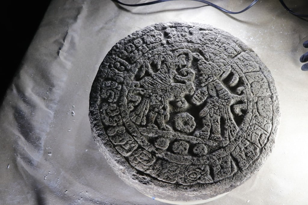 Auf diesem vom Kulturministerium von Mexiko zur Verfügung gestellten Bild ist ein rundes skulpturales Objekt des Ballspiels der Maya-Kultur zu sehen.