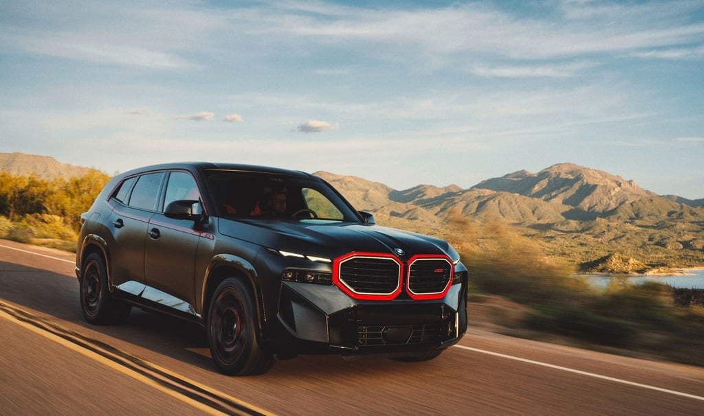 Der BMW XM rollt als Label Red auch optisch nicht ganz zurückhaltend vor.