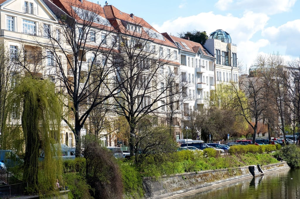 Selbst in beliebten Metropolen wie Berlin sind die Kaufpreise für Immobilien im Schnitt zuletzt gesunken.