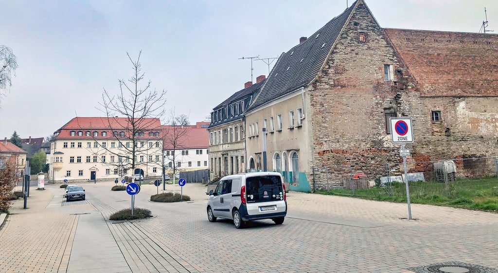 Im Brühl, der Wiege von Zeitz, geht der Blick zum Palais und den Ruinen an der Ostseite. Hier soll modern gebaut werden.