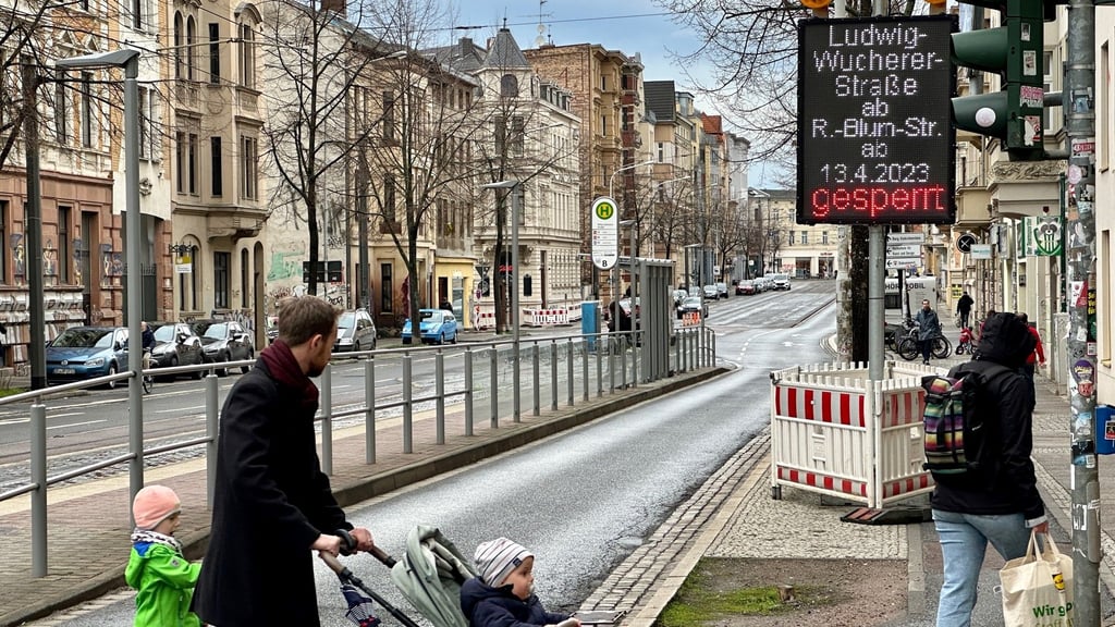 Die Ludwig-Wucherer-Straße wird ab der Robert-Blum-Straße in Richtung Reileck gesperrt. Grund sind die Bauarbeiten auf dem Gelände der ehemaligen Gravo-Druck.