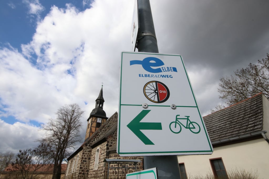 Direkt am Elberadweg findet sich die Radfahrerkirche in Steckby.