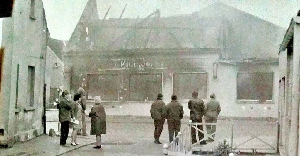 Viele Gommeraner nahmen am 29. März 1975 die „Sonne“ in Augenschein, die in der Nacht in Flammen aufgegangen war.