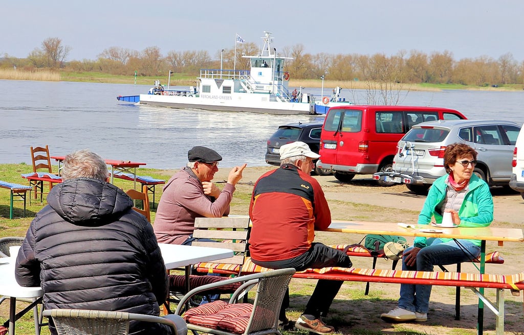 Einen Blick auf die Elbe und das Fährschiff konnten die Besucher am Osterwochenende an der Fährstelle in Ferchland genießen.
