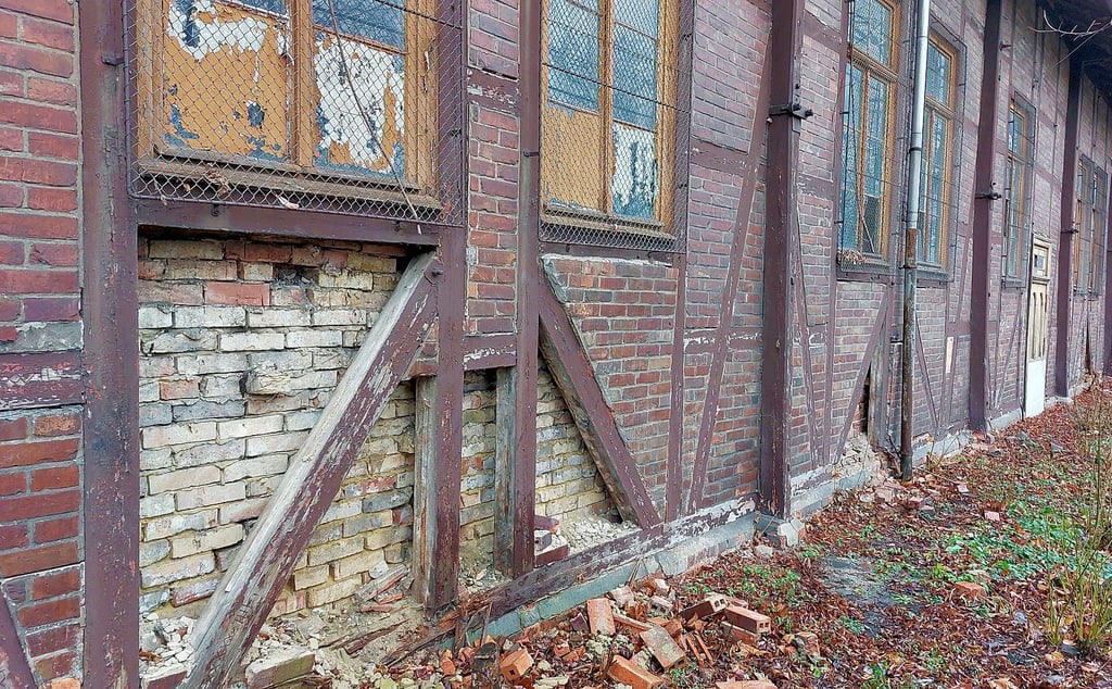 Die Wände des über 130 Jahre alten Gebäudes sind marode.