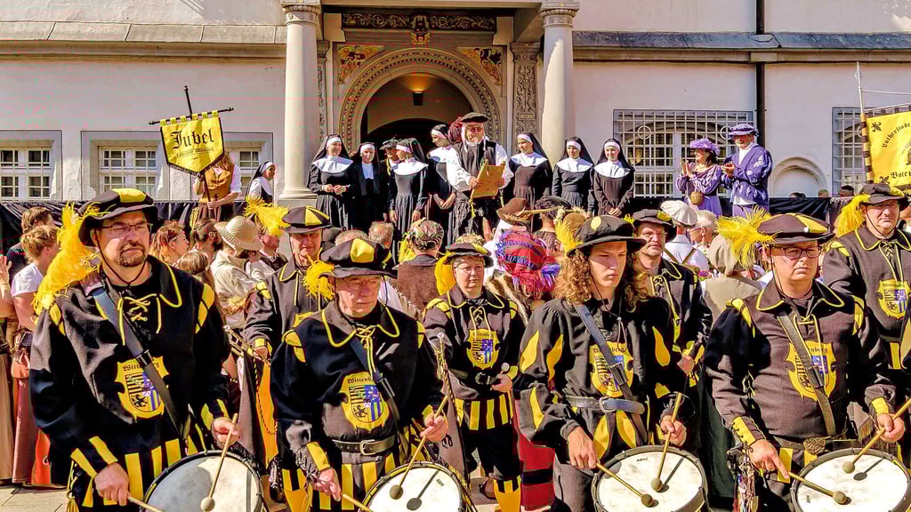 Mit dem Einzug der Nonnen beginnt traditionell am Freitag das Wittenberger Stadtfest „Luthers Hochzeit“.