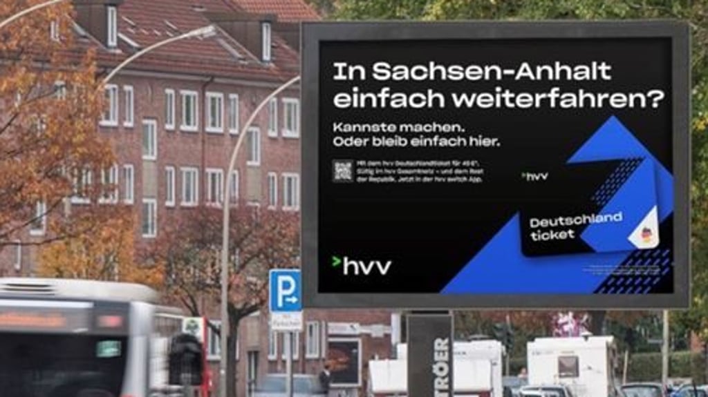 „In Sachsen-Anhalt einfach weiterfahren?“ wird als Slogan in Hamburg benutzt, um für das 49-Euro-Ticket zu werben - und dafür, es lieber in der Hansestadt zu nutzen.