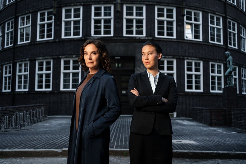 Rechtsanwältin Anna Conti (Desiree Nosbusch, l) und Staatsanwältin Henry Mahn (Malaya Stern Takeda).