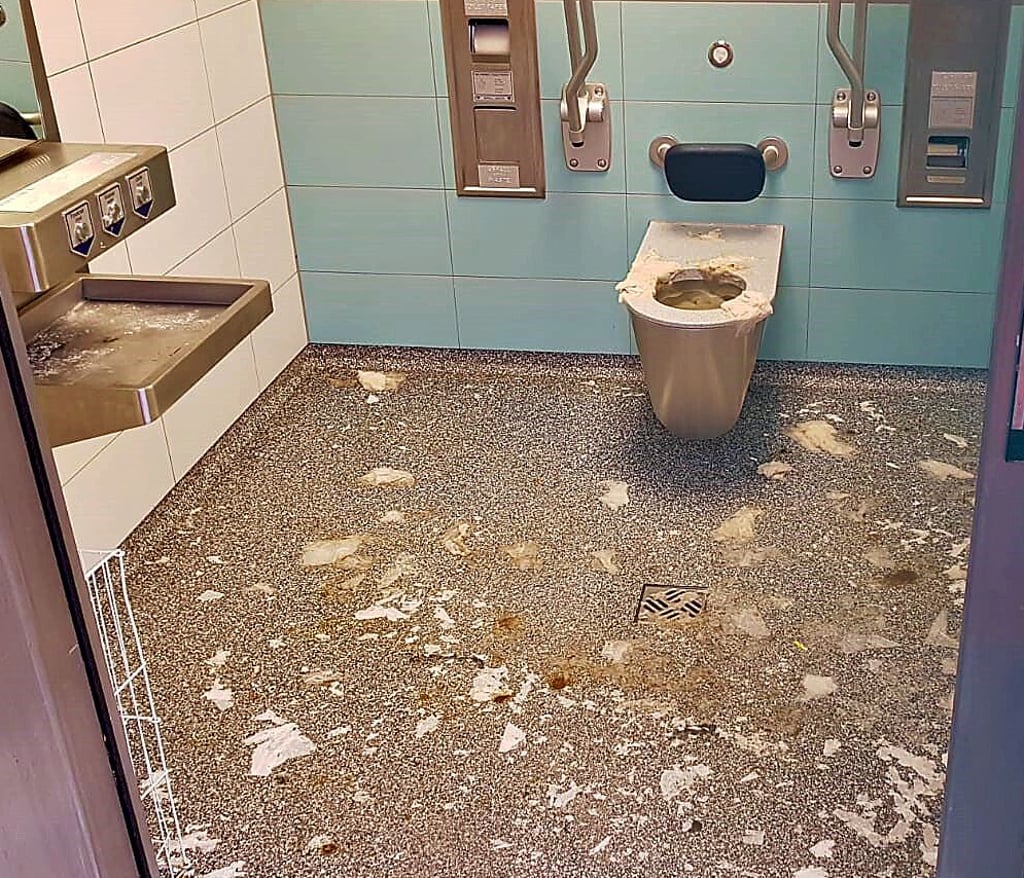 Über die Osterfeiertage wüteten Unbekannte in der öffentlichen Toilette am Klötzer Busbahnhof.