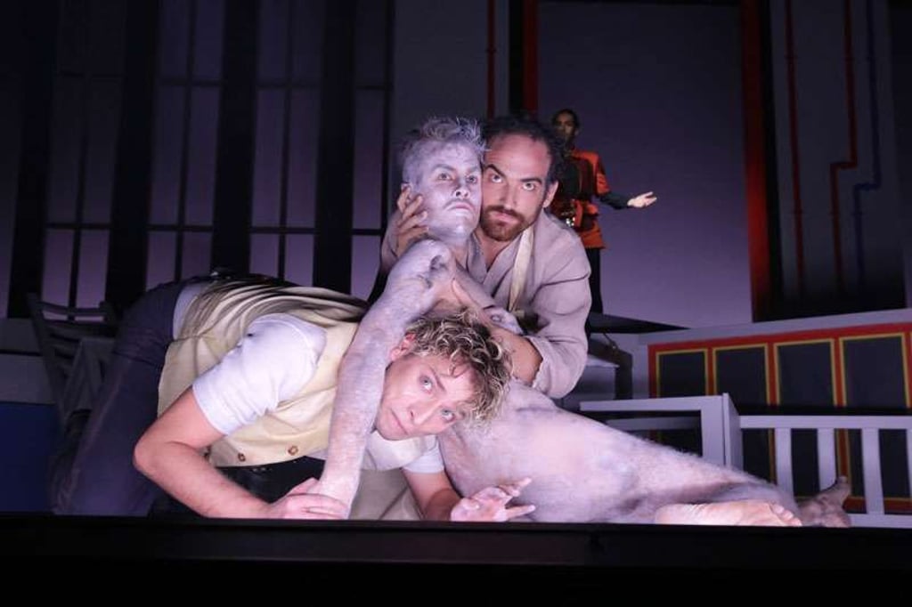 Das Stück "Gas" von Georg Kaiser im Magdeburger Schauspielhaus.