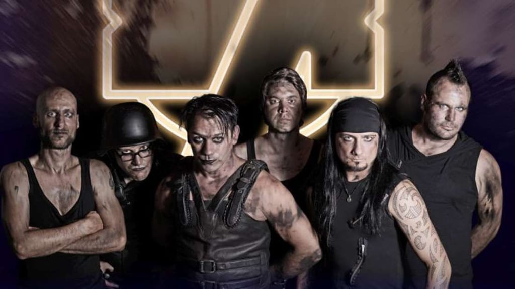 Die Rammstein-Coverband Völkerball tritt in Magdeburg auf.
