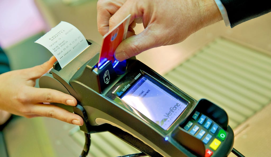 Das Bezahlen mit der Girocard ist in Deutschland sehr verbreitet. Zum Sommer will Mastercard die Maestro-Funktion enden lassen. Dadurch kommt beim bargeldlosen Zahlungsverkehr einiges in Bewegung. Das hat Auswirkungen auch auf die regionalen Filialbanken im Altmarkkreis.