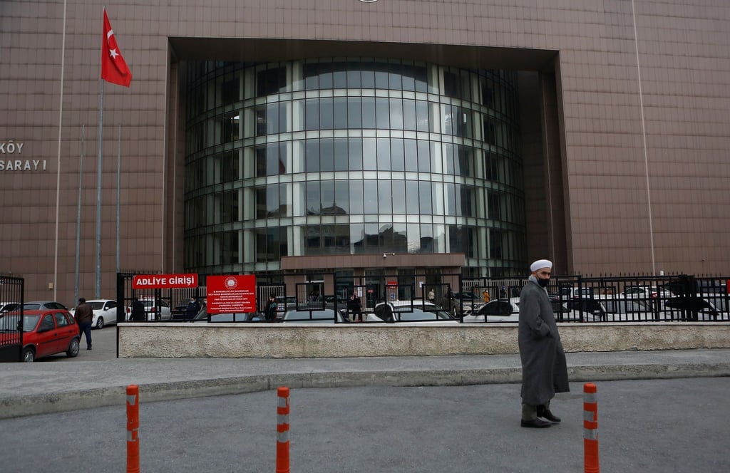 Das Gebäude des Istanbuler Gerichts: Kritiker werfen der türkischen Justiz vor, eine zu breite und vage Definition von Terrorismus anzuwenden.
