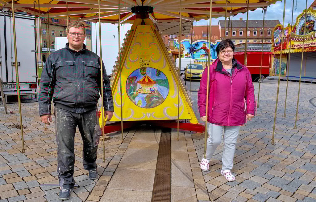 Für Gabriela Preuß und Sohn René Preuß ist der Besuch in Zeitz ein ganz besonderer. Vor 35 Jahren ist René Preuß in Zeitz zur Welt gekommen.