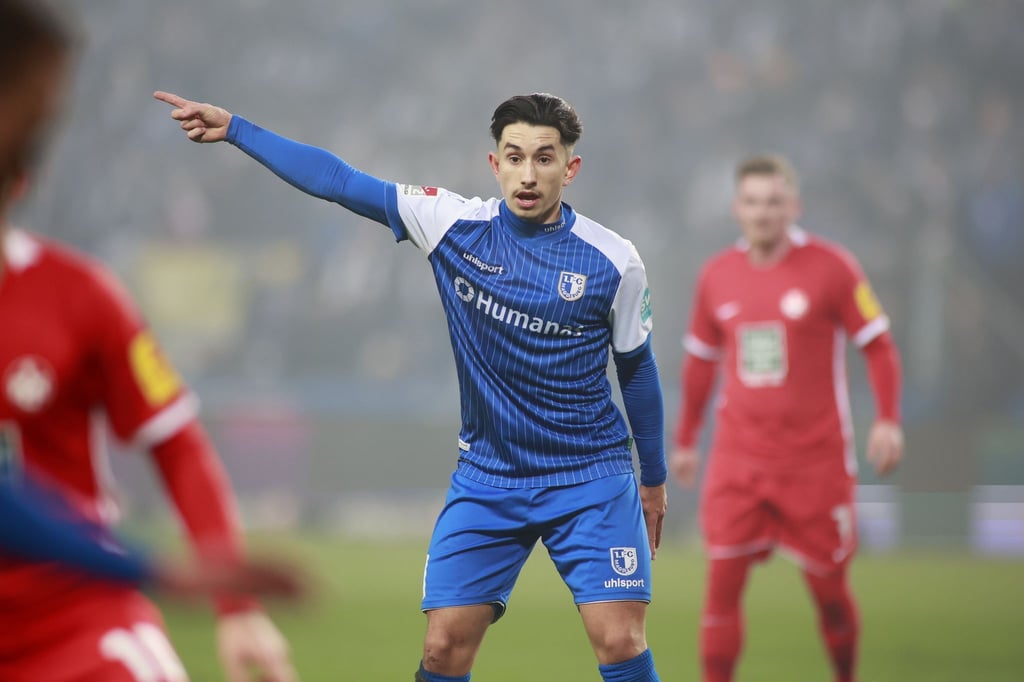 Der Offensivspieler Jason Ceka in Aktion.