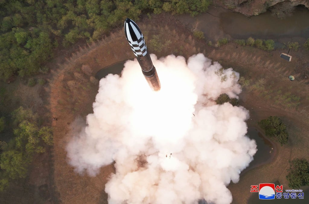 Start einer ballistischen Interkontinentalrakete vom Typ Hwasong-18.