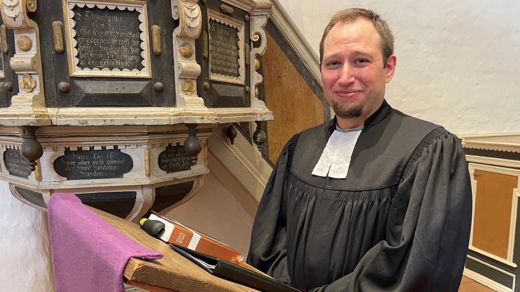 Pfarrer Alexander Schwartz ist seit April 2019 im Pfarrbereich Klein Schwechten tätig. Nun wird er die Gemeinde verlassen.