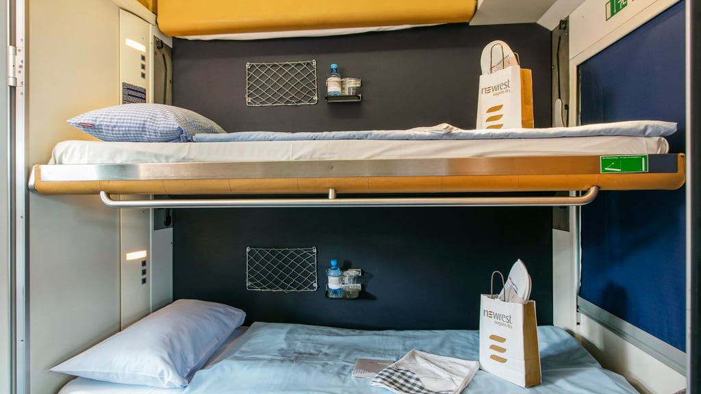 Ruhe im Doppelstockbett: Es gibt bei den ÖBB auch Schlafabteile für mehrere Personen.