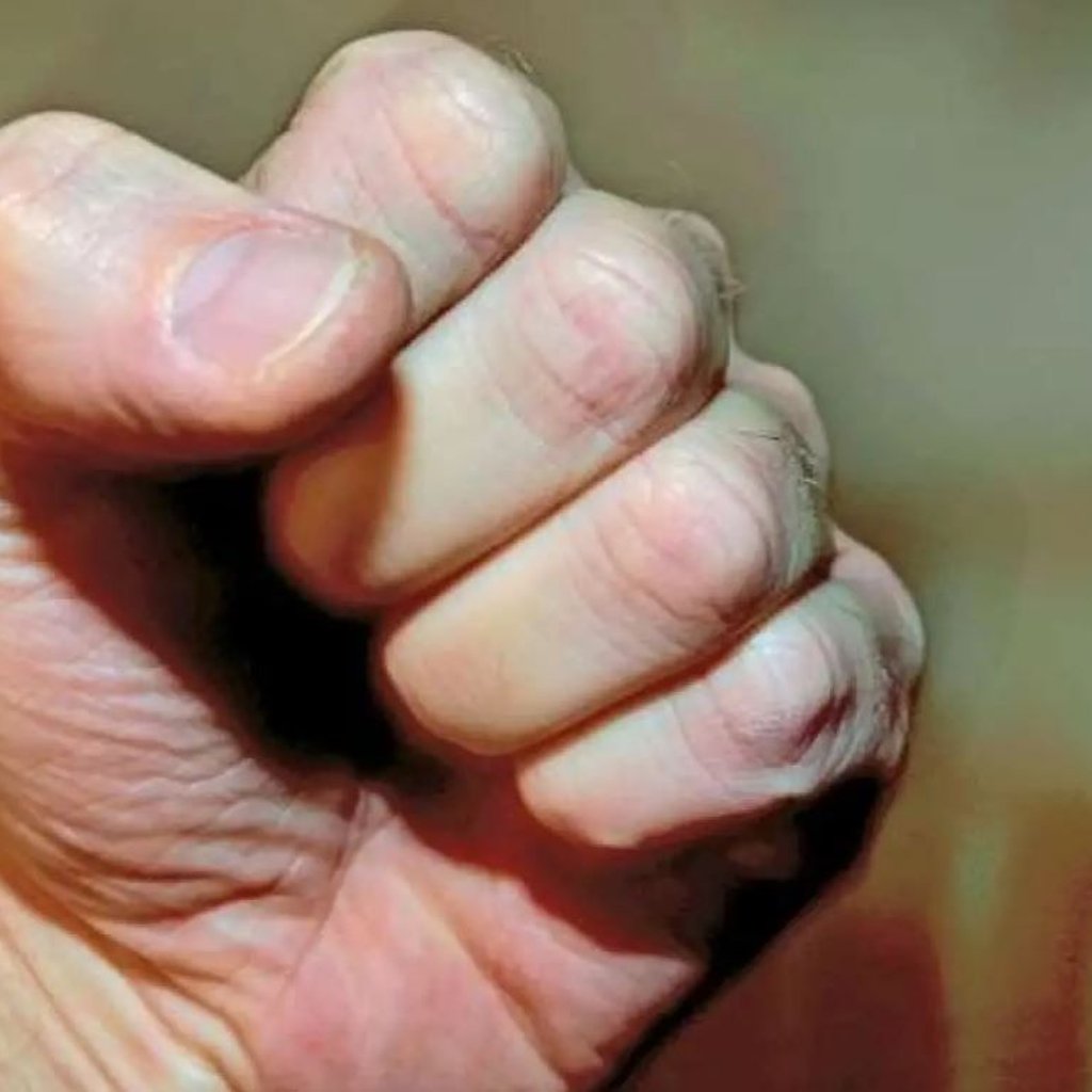 Ein Mann hat einen anderen vor einem Supermarkt im Magdeburger Stadtteil Neu Reform geschlagen und ausgeraubt. Symbolbild: