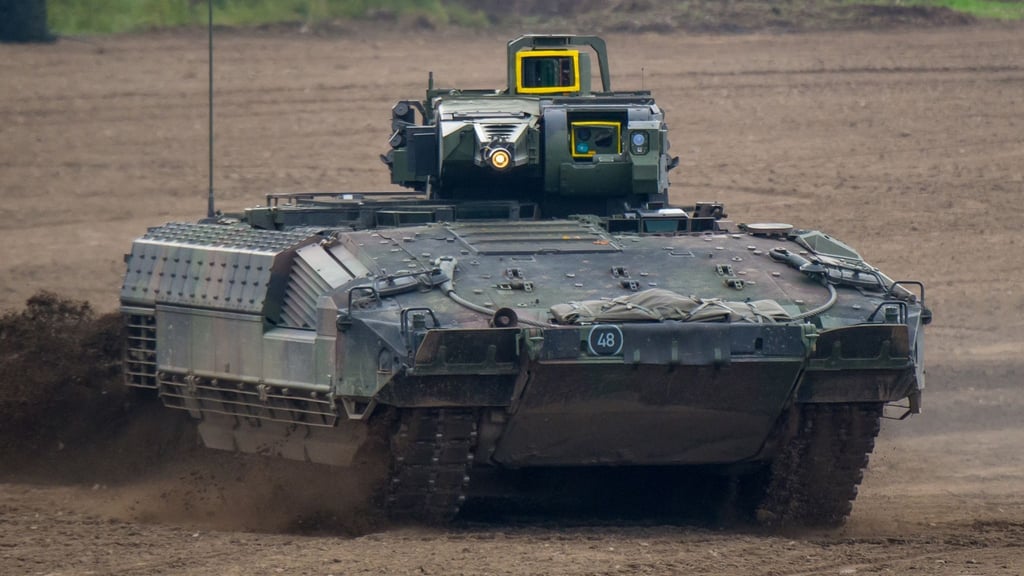 im Gefechtsübungszentrum des Heeres (GÜZ) bei Gardelegen sind im Februar zwei Puma-Panzer mit hoher Geschwindigkeit zusammengestoßen.