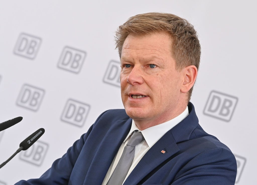 Richard Lutz, DB-Vorstandsvorsitzender. Der Aufsichtsrat der Deutschen Bahn will auf einer Sondersitzung Ende April die leistungsbezogenen Vergütungen für den Vorstand zum Thema machen.