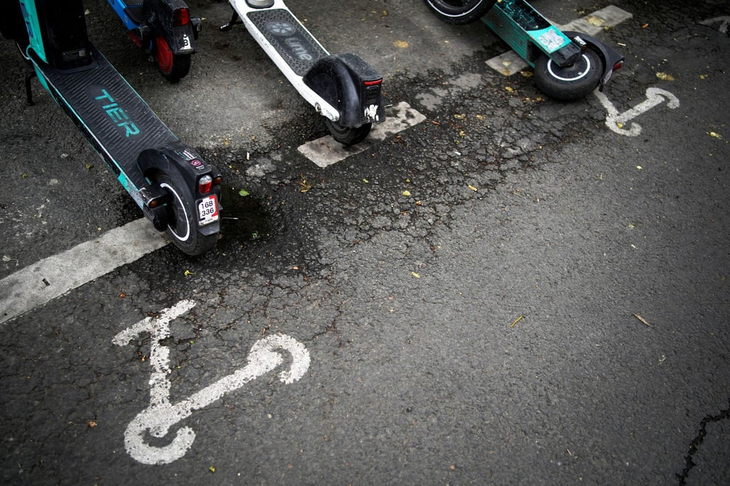 Scooter sind geparkt.
