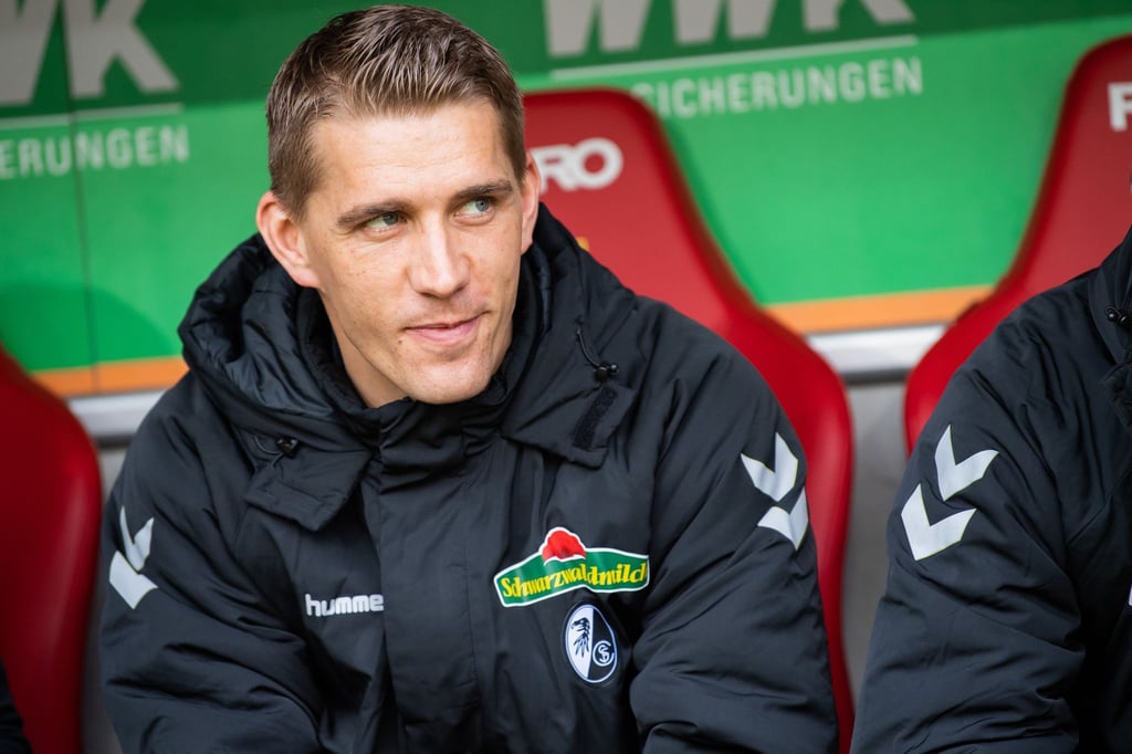 Freiburgs Nils Petersen sitzt auf der Ersatzbank.