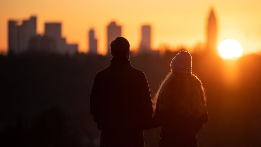 Kann sich eine finanzielle Abhängigkeit auf die Beziehung auswirken? Mitunter ja.