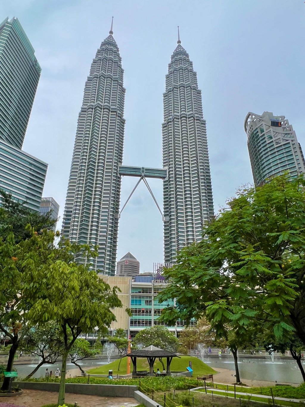 Die Petronas Towers in Kuala Lumpur: Die 452 Meter hohen Zwillingstürme waren von 1998 bis 2004 das höchste Gebäude der Welt.