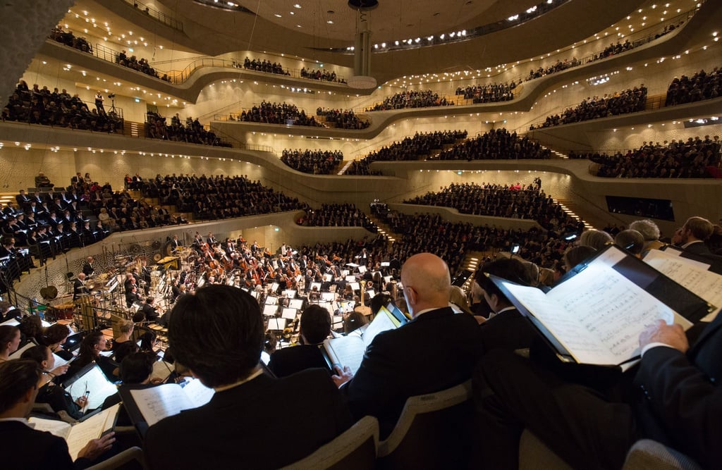 Hier spielt das Philharmonische Staatsorchester Hamburg noch im Großen Saal der Elbphilharmonie - bald wird es New York sein.