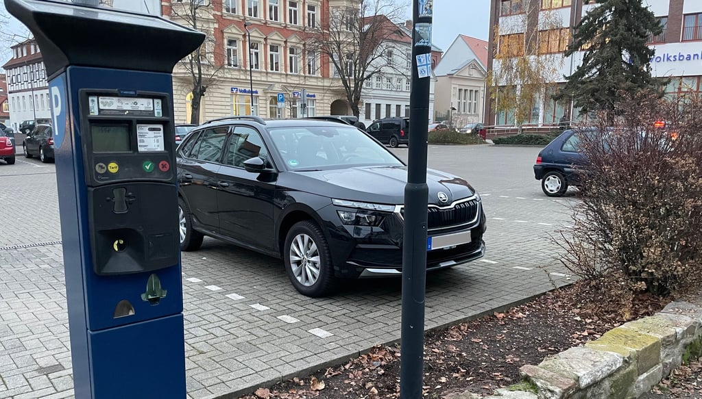 Die Höhe der Parkgebühren in Burg bleibt umstritten. Für den Stadtrat gibt es wieder eine neue Variante.