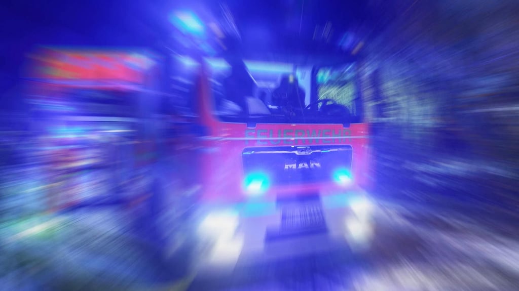 Die Feuerwehr hat bei einem Autobrand im Oberharz Schlimmeres verhindert.