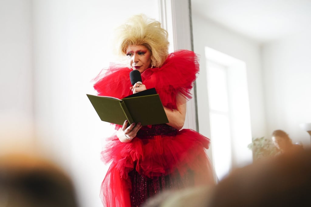 Die Lesung „Drag Storytime 4 Kids“ von Freya Van Kant, sorgte für Trubel.